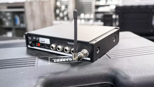Shure - PSM300 Wireless In-Ear System 2
